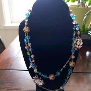 Gorgeous vintage blue/silver beaded necklace/B1